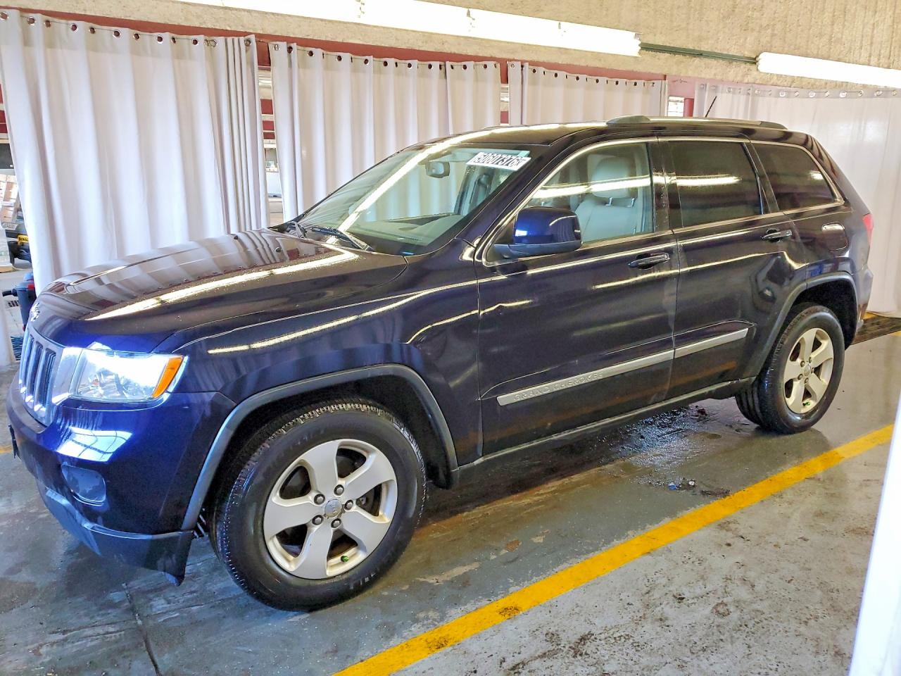 2011 Jeep Grand Cherokee Laredo, VIN 1J4RR4GG4BC610616 — Normal wear