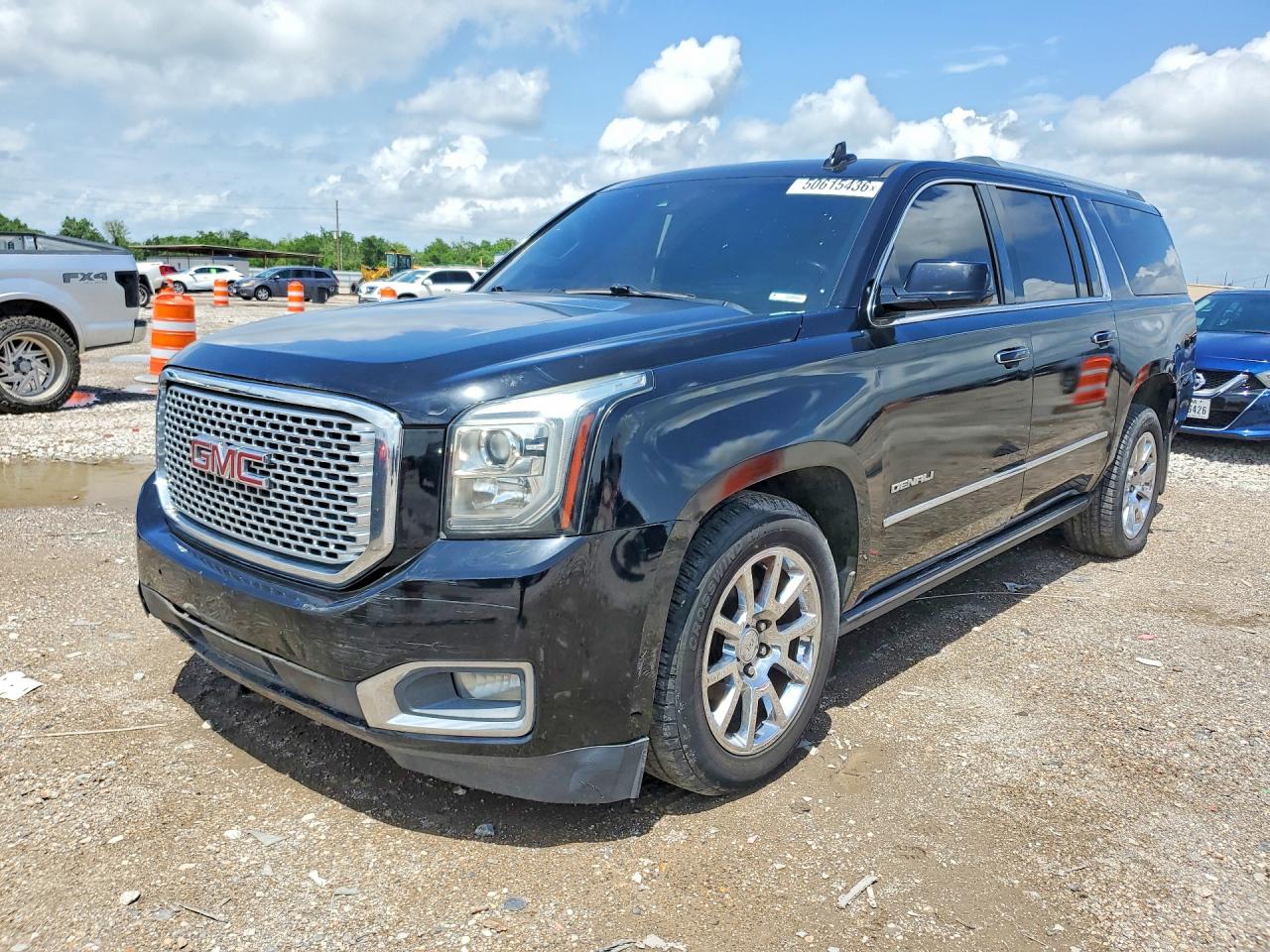 2017 GMC Yukon XL Denali, VIN 1GKS2HKJ7HR223316 — Side