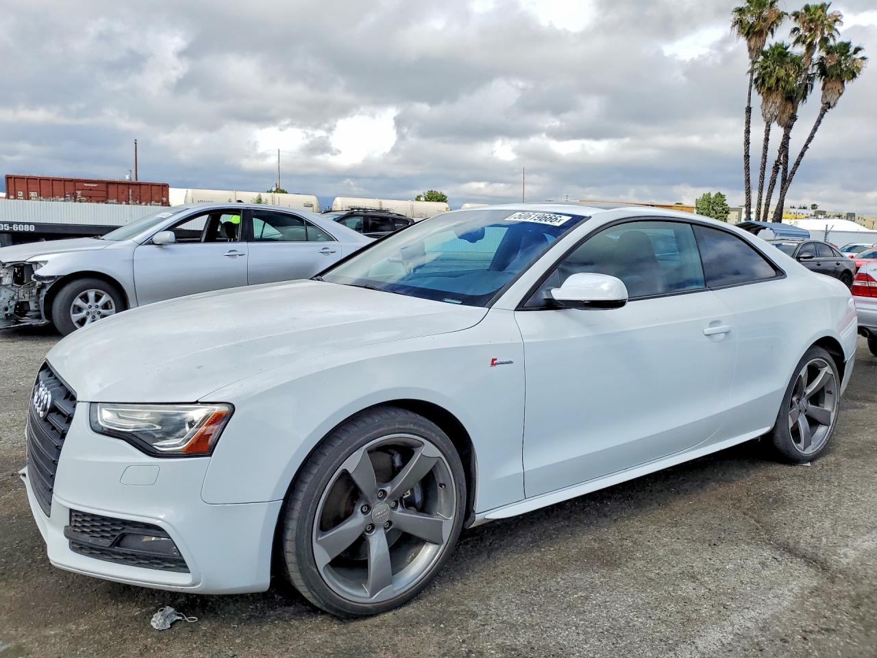 2014 Audi S5 Premium Plus, VIN WAUCGAFR6EA039761 — Minor dents and scratches