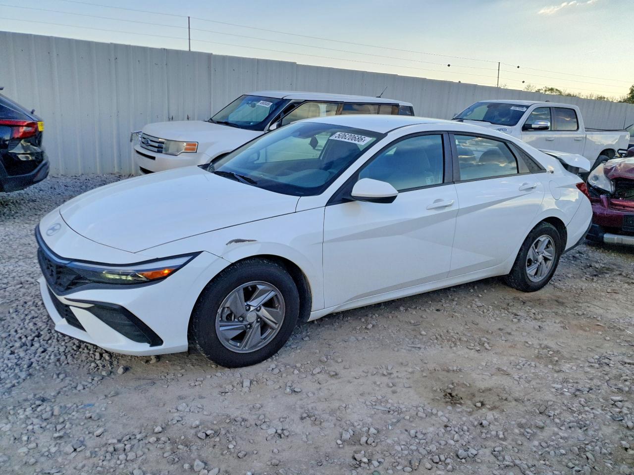 2025 Hyundai Elantra SE, VIN KMHLL4DG5SU977239 — Rear end