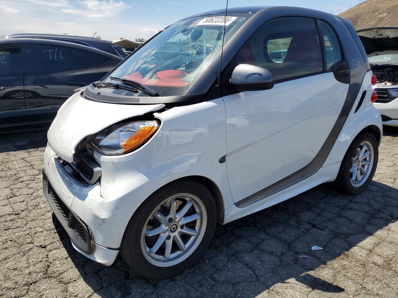 2014 Smart fortwo Passion, VIN WMEEJ9AA9EK786165 — Front end