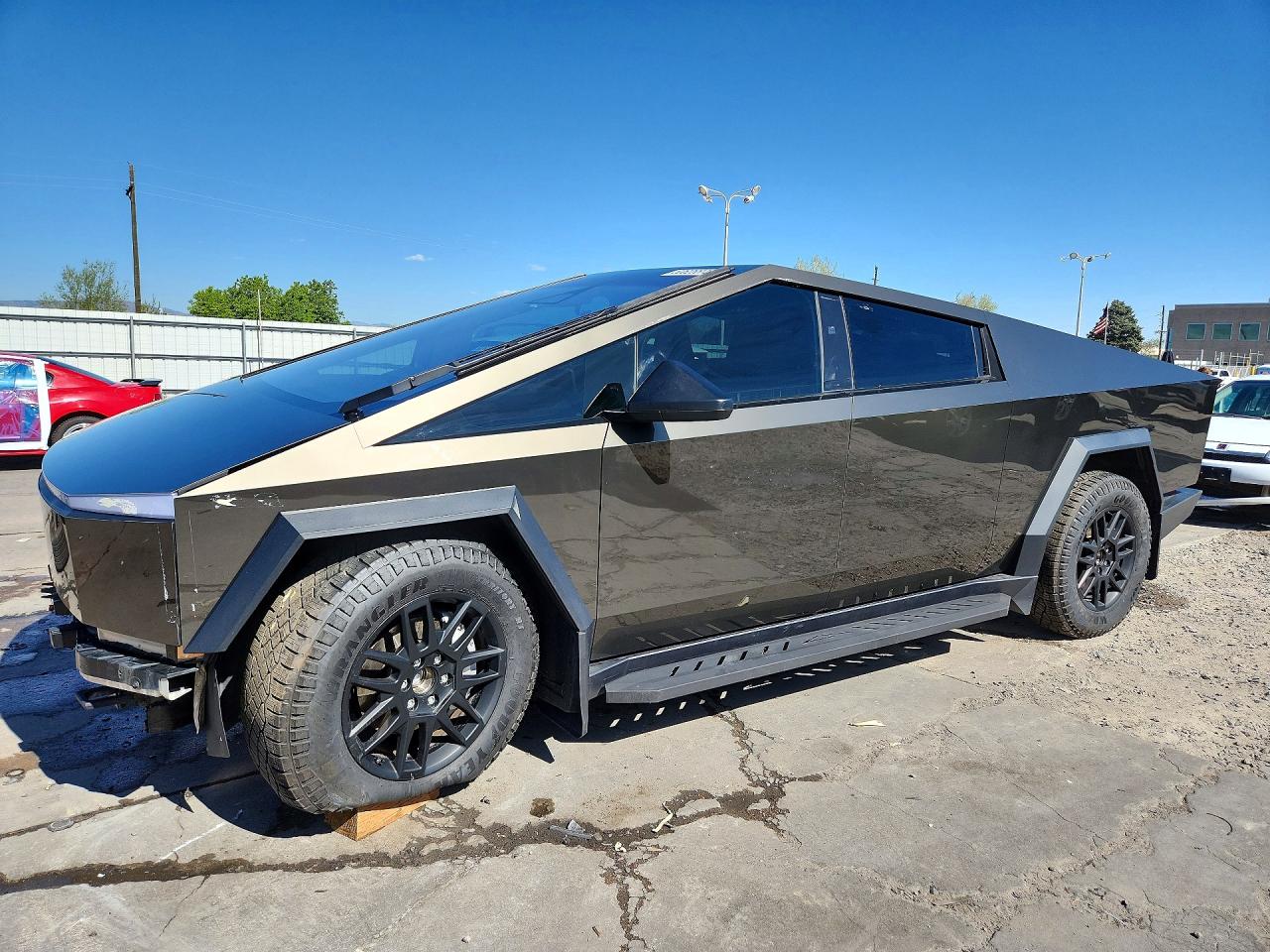 2025 Tesla Cybertruck, VIN 7G2CEHED2SA070803 — Front end