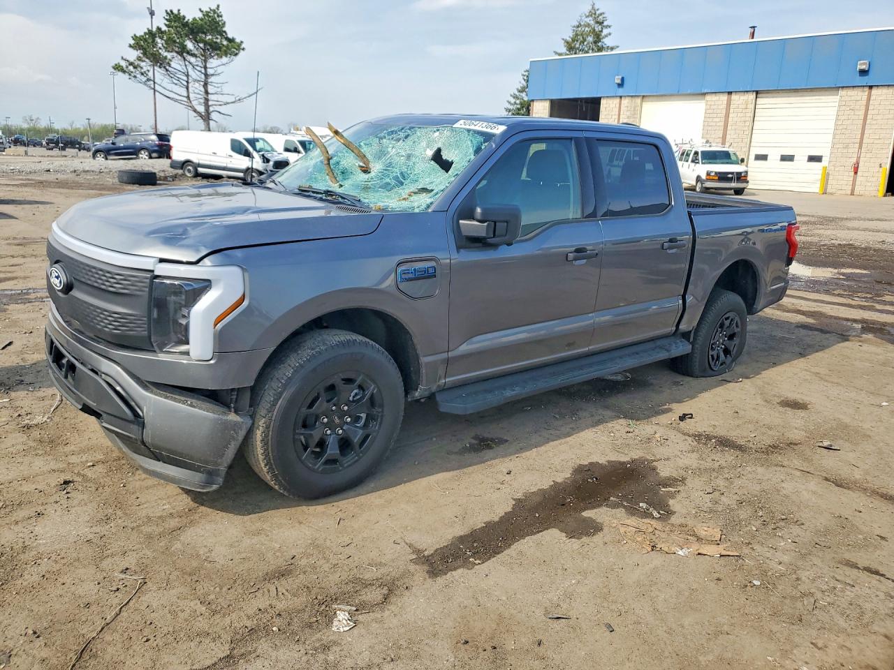 2025 Ford F-150 Lightning XLT, VIN 1FTVW3LK4SWG27805 — Front end
