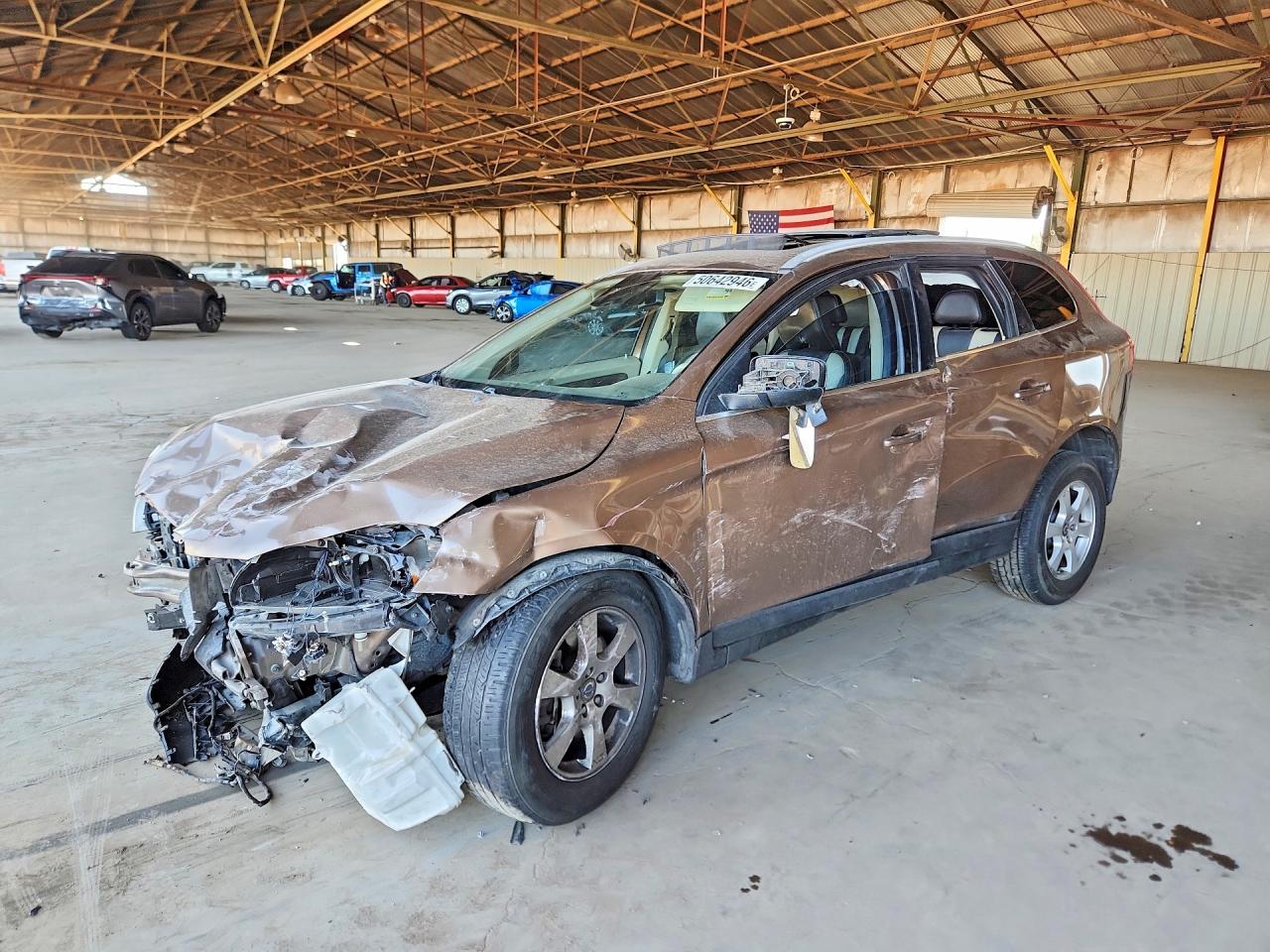 2011 Volvo XC60 3.2L, VIN YV4952DLXB2201434 — Front end