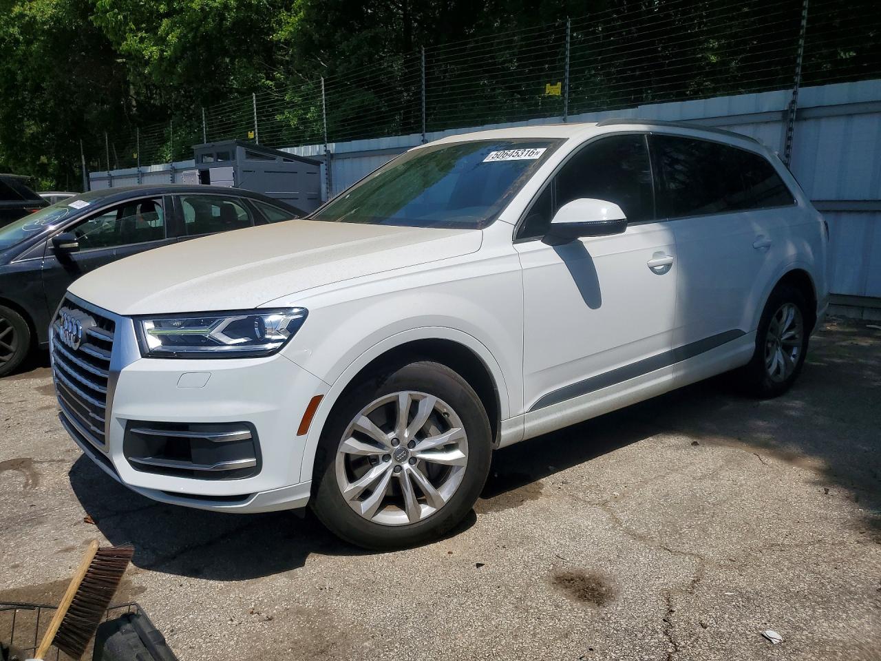 2019 Audi Q7 Premium, VIN WA1AAAF79KD005134 — Перед