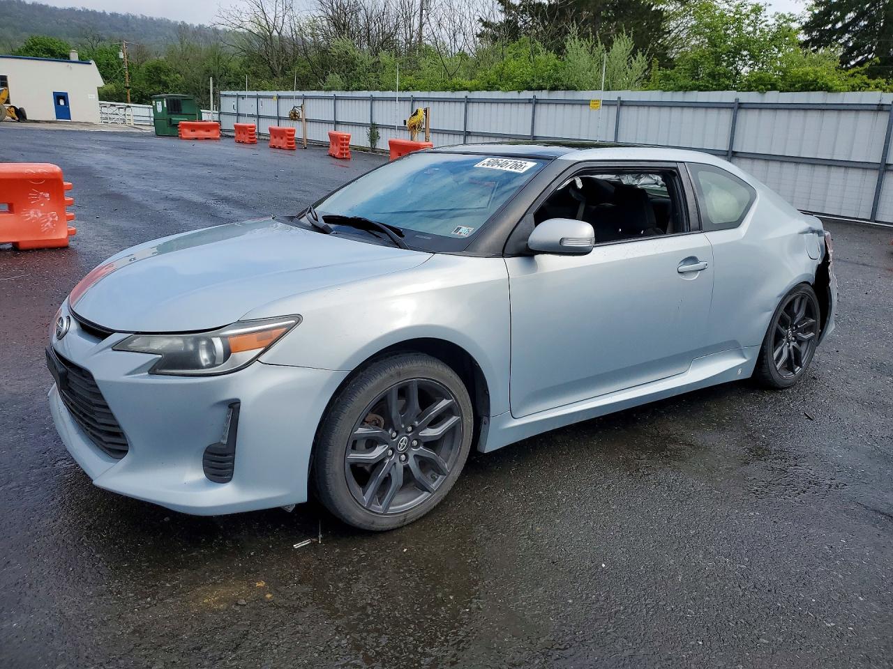 2014 Scion tC 10 Series, VIN JTKJF5C78E3066674 — Side