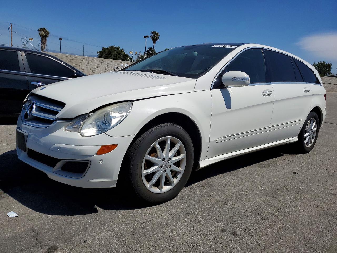 2007 Mercedes-Benz R 3.5L, VIN 4JGCB65E37A059803 — Front end