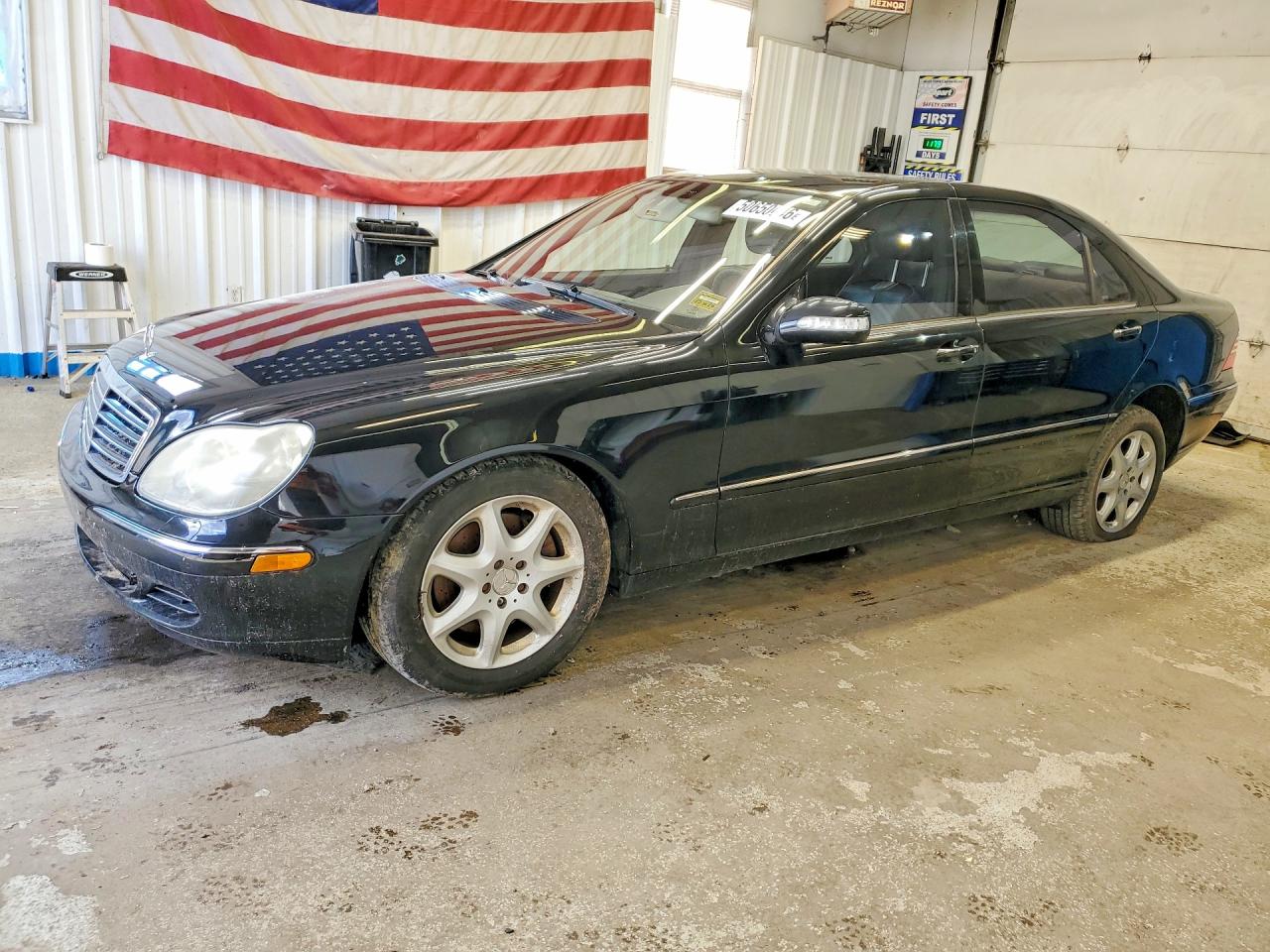 2005 Mercedes-Benz S 500, VIN WDBNG84J55A448463 — Undercarriage