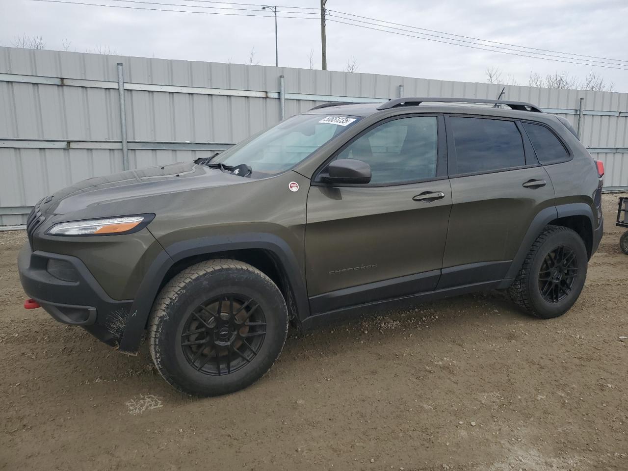 2015 Jeep Cherokee Trailhawk, VIN 1C4PJMBS0FW678738 — Перед