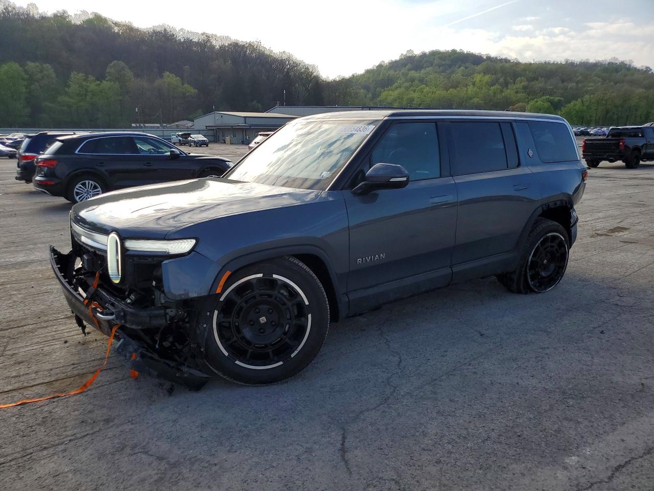 2025 Rivian R1S Adventure, VIN 7PDSGBBA5SN051899 — Перед