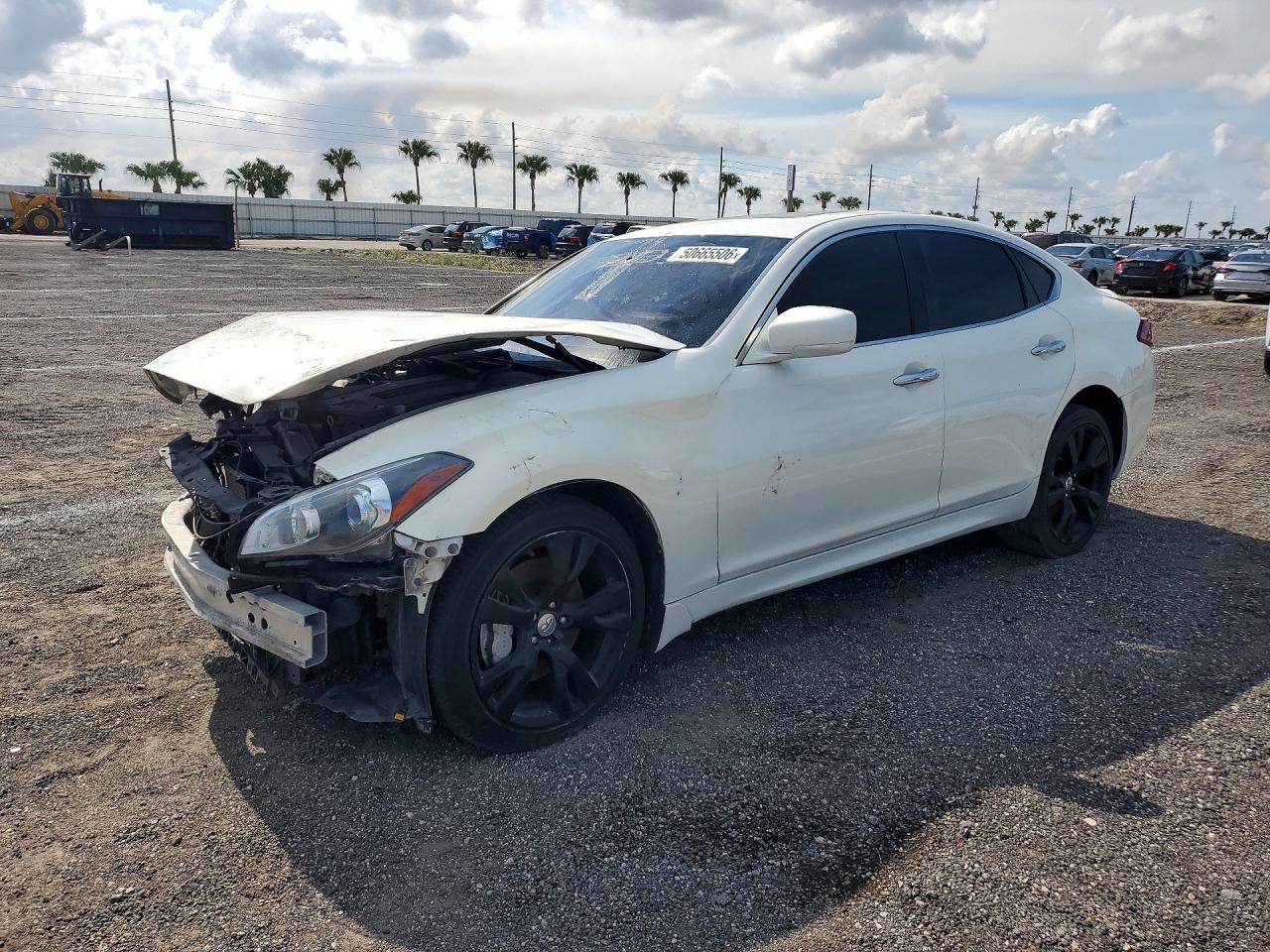 2013 Infiniti M, VIN JN1BY1AR6DM600768 — Front end