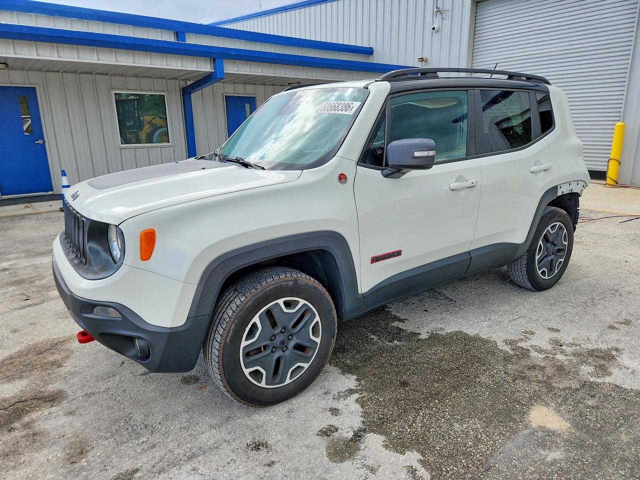 2017 Jeep Renegade Trailhawk, VIN ZACCJBCB8HPE81463 — Rear end