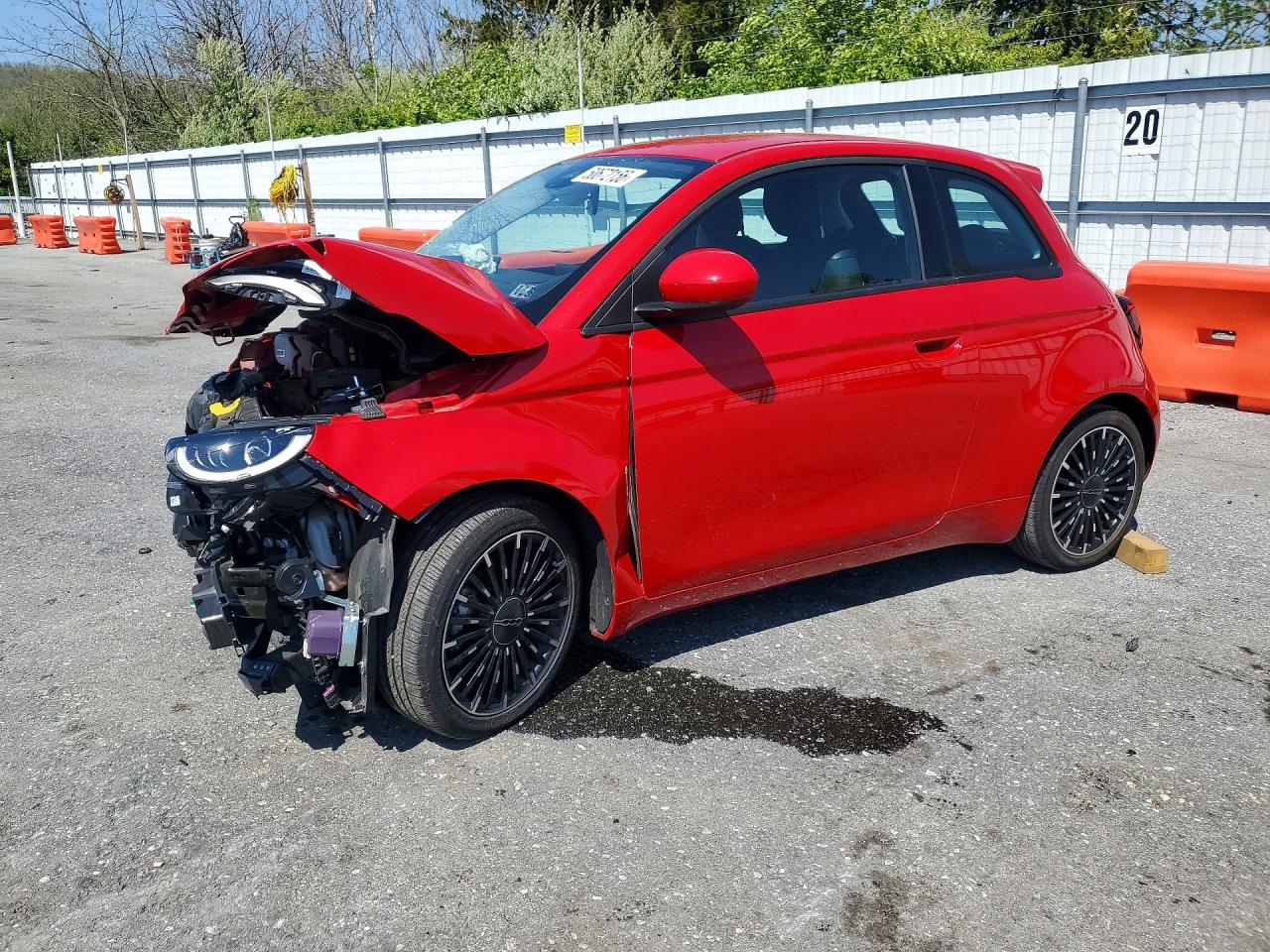 2024 FIAT 500e INSPI(RED), VIN ZFAFFAA40RX203353 — Front end