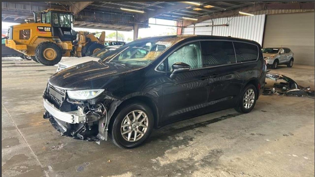 2025 Chrysler Pacifica Select, VIN 2C4RC1BG2SR504136 — Partial repair
