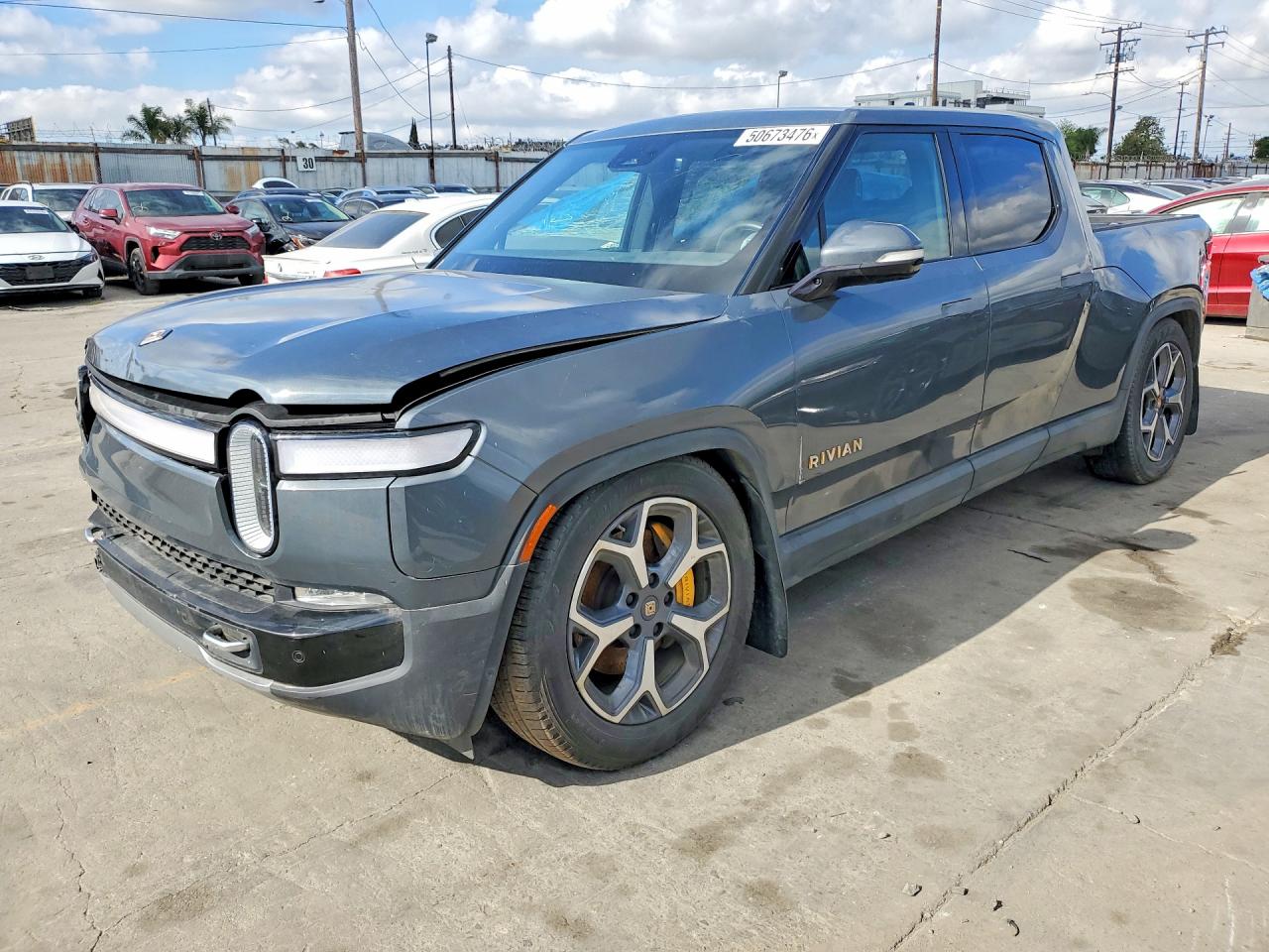 2022 Rivian R1T Adventure, VIN 7FCTGAAA4NN007706 — Front end