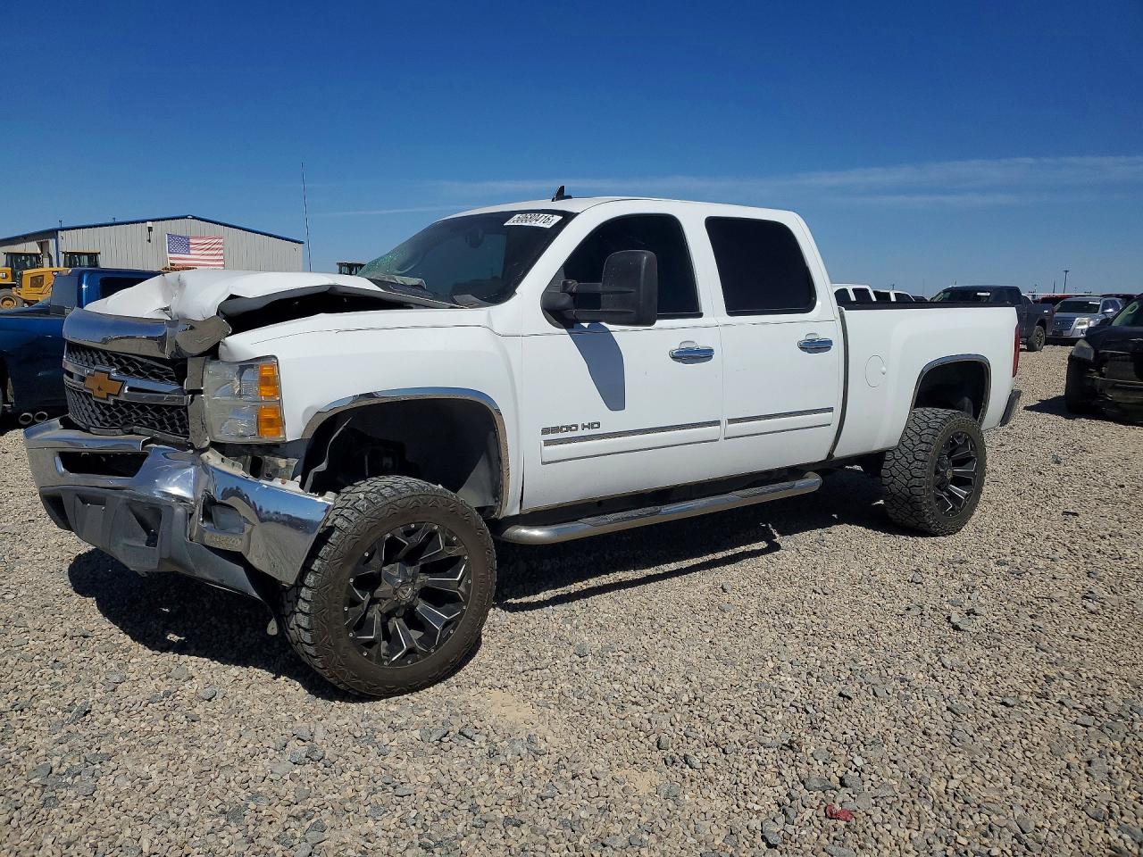 2013 Chevrolet Silverado 2500HD LTZ, VIN 1GC1KYCG3DF222458 — Front end