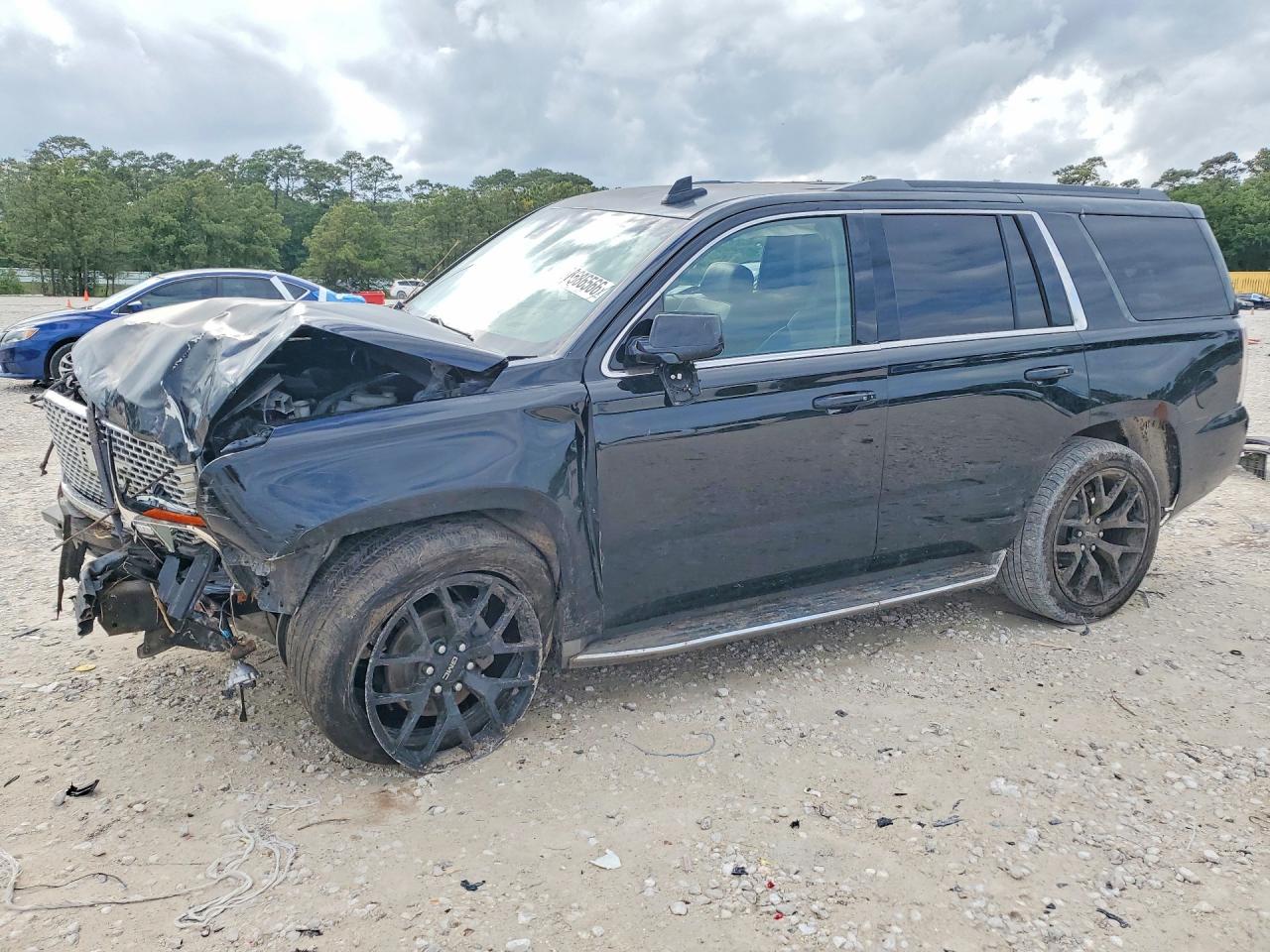 2017 GMC Yukon SLT, VIN 1GKS2BKC1HR149776 — Front end