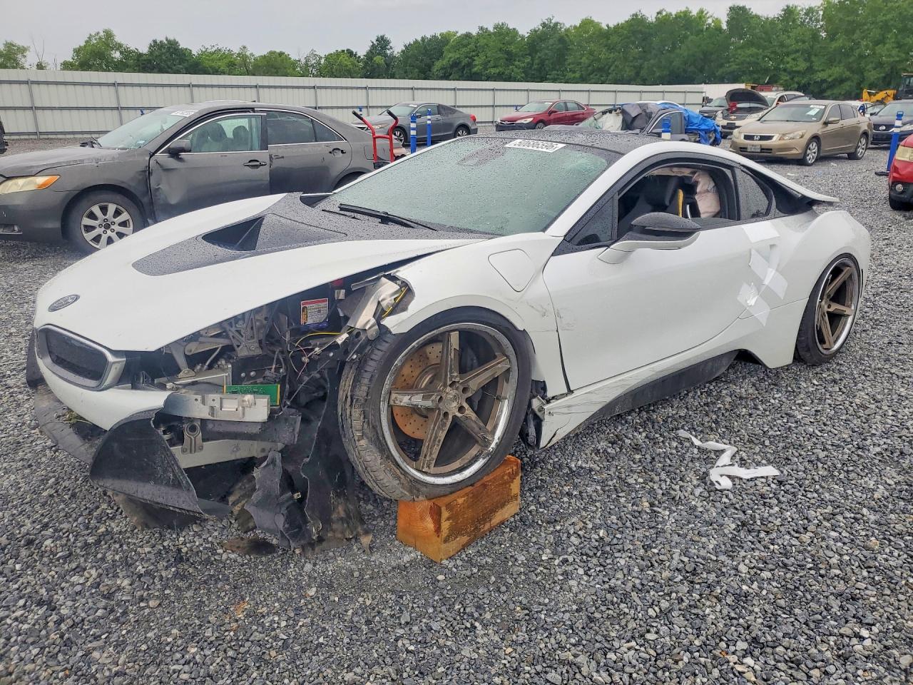 2014 BMW i8, VIN WBY2Z2C52EVX64555 — Front end