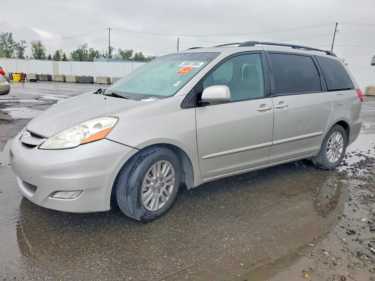 2009 Toyota Sienna XLE, VIN 5TDZK22C29S265470 — Front end