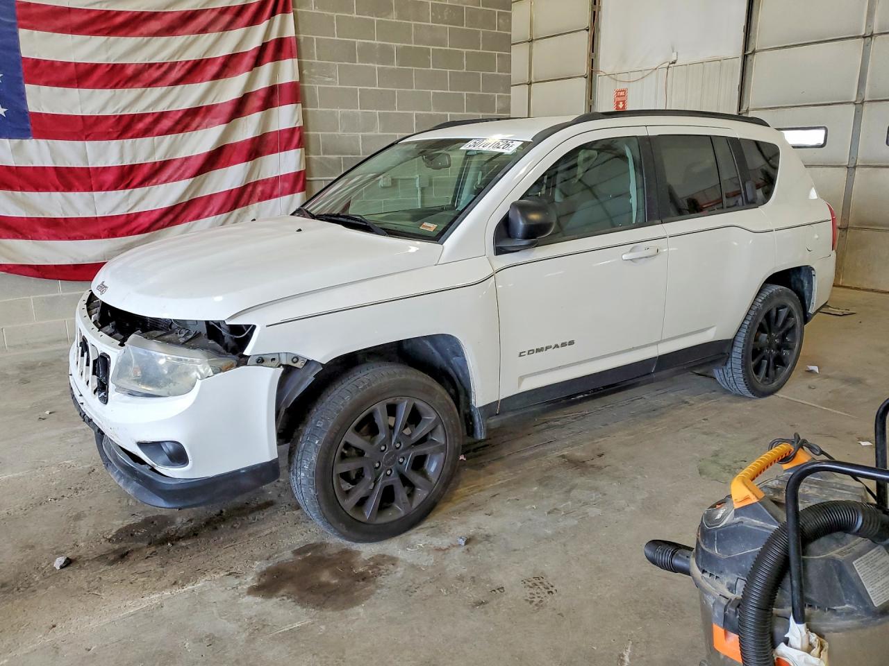 2012 Jeep Compass Latitude, VIN 1C4NJCEB2CD704437 — Front end