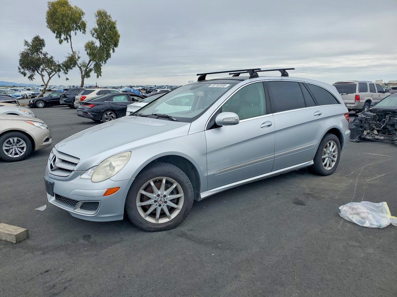 2007 Mercedes-Benz R 3.5L, VIN 4JGCB65E97A048255 — Front end