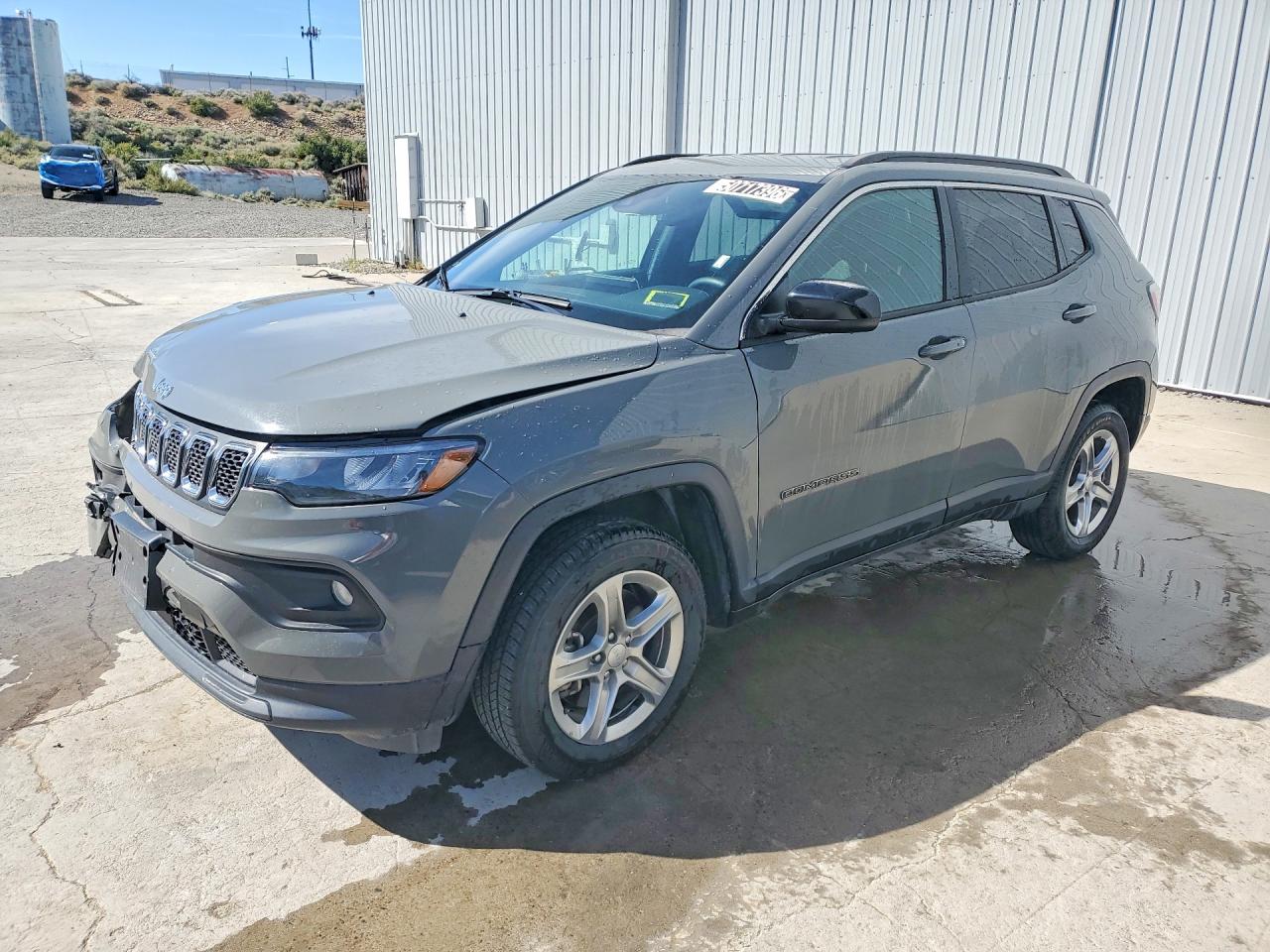 2024 Jeep Compass Latitude, VIN 3C4NJDBNXRT607042 — Front end