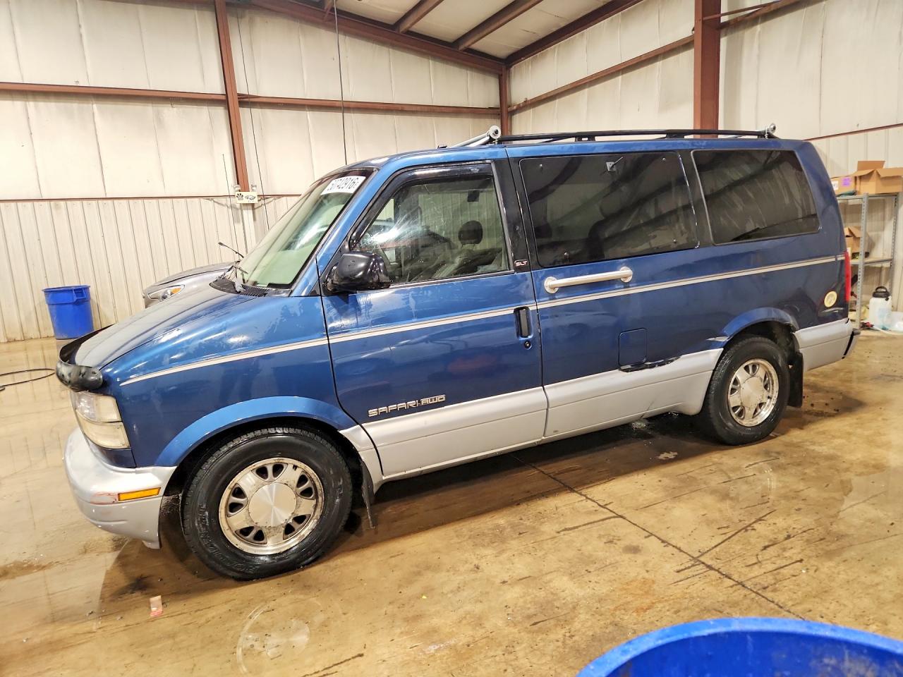 1998 GMC Safari, VIN 1GKEL19W9WB538482 — Rear end