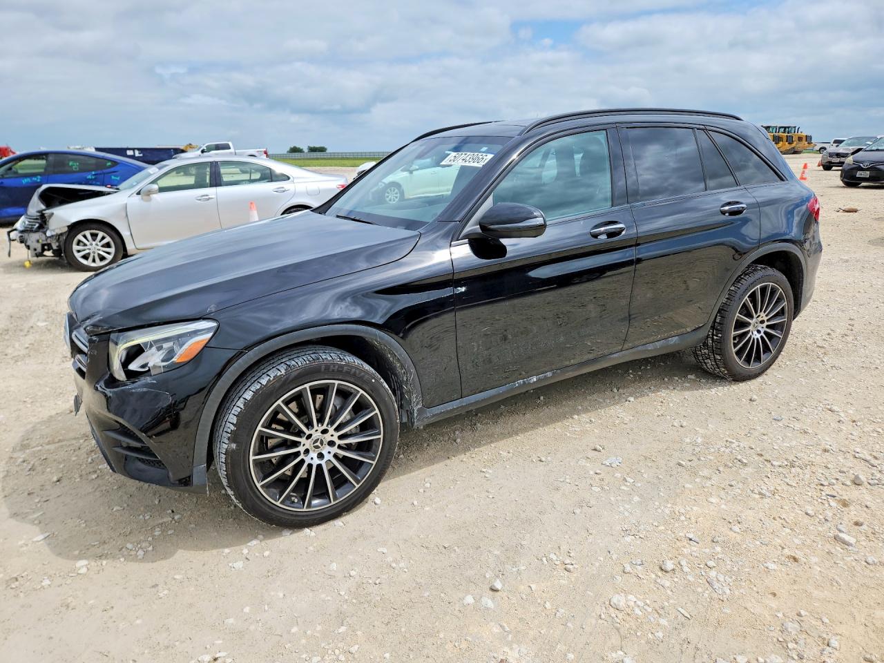 2018 Mercedes-Benz GLC 300, VIN WDC0G4JBXJV090954 — Front end