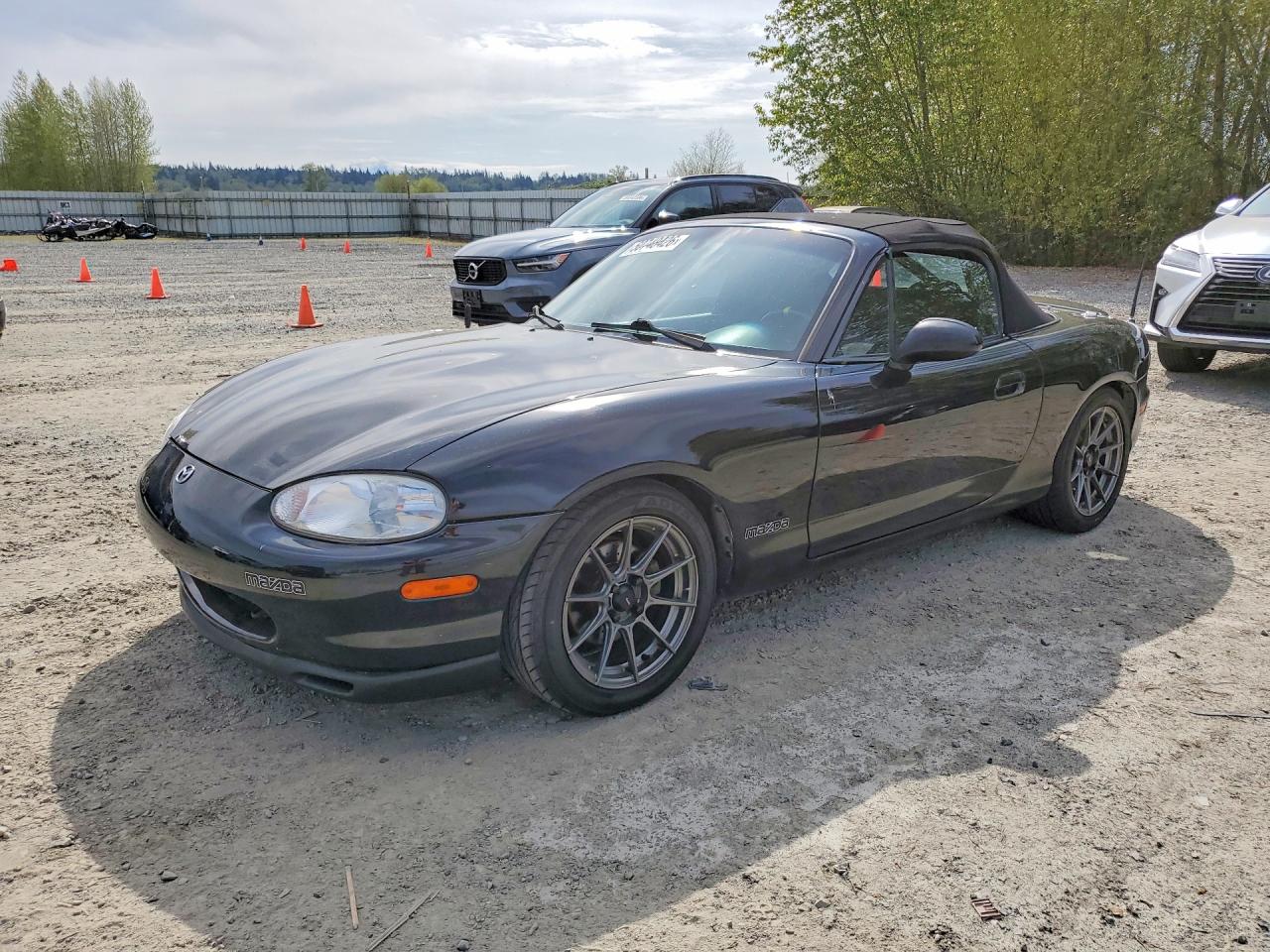 1999 Mazda MX-5 Miata, VIN JM1NB3537X0124734 — Side