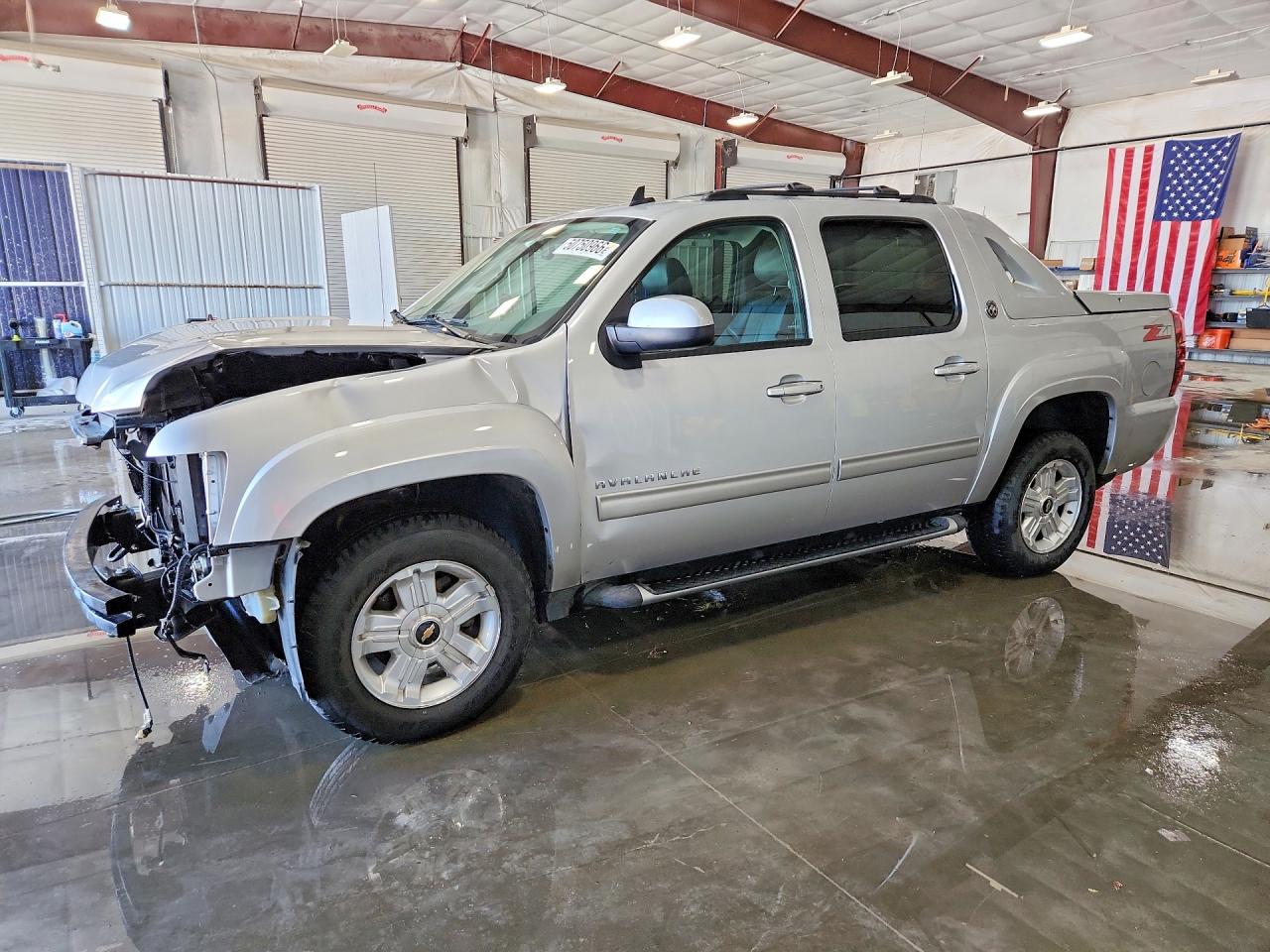 2013 Chevrolet Avalanche LT, VIN 3GNMCFE01DG215402 — Front end
