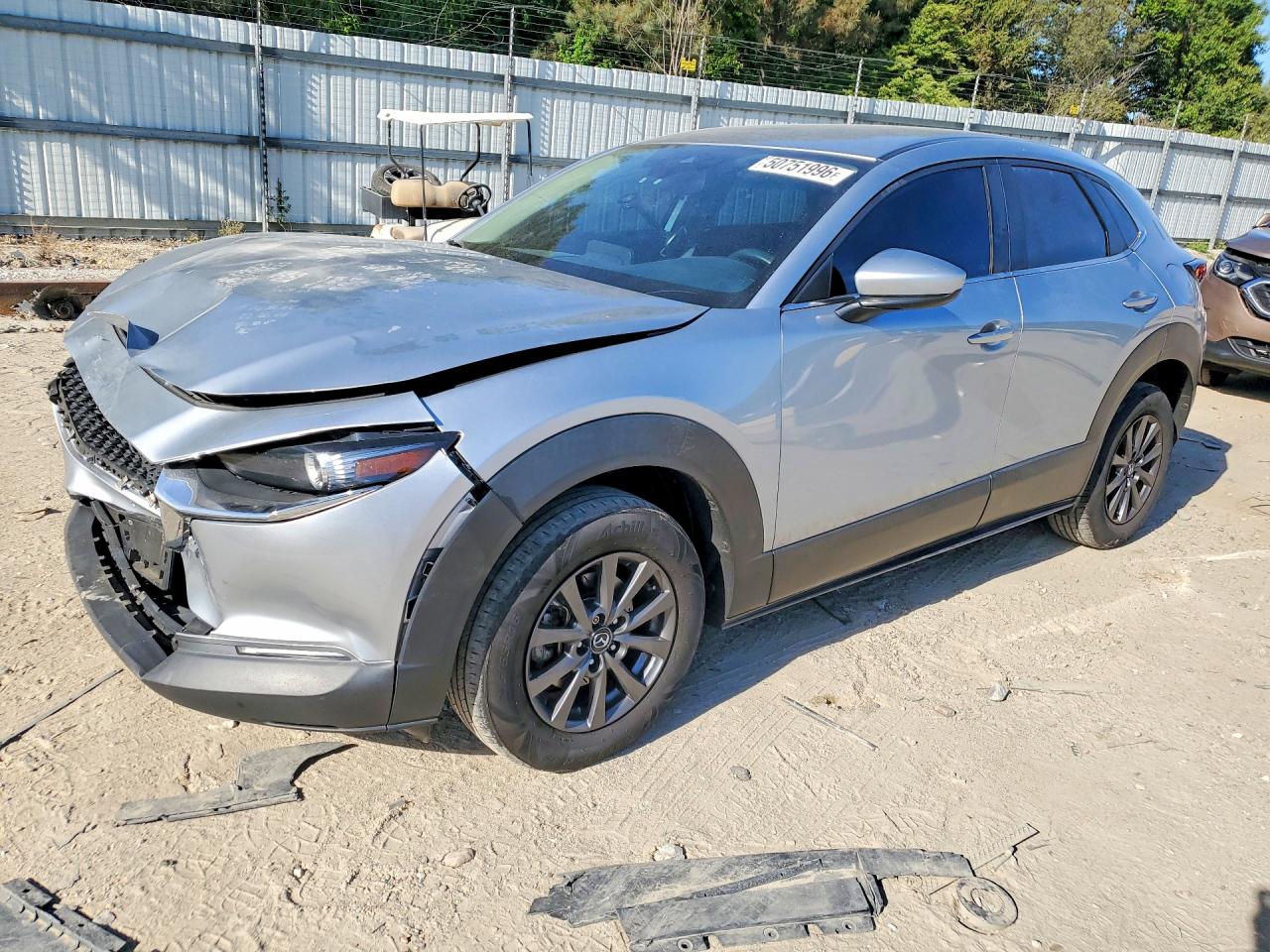 2020 Mazda CX-30, VIN 3MVDMBBL8LM124350 — Перед
