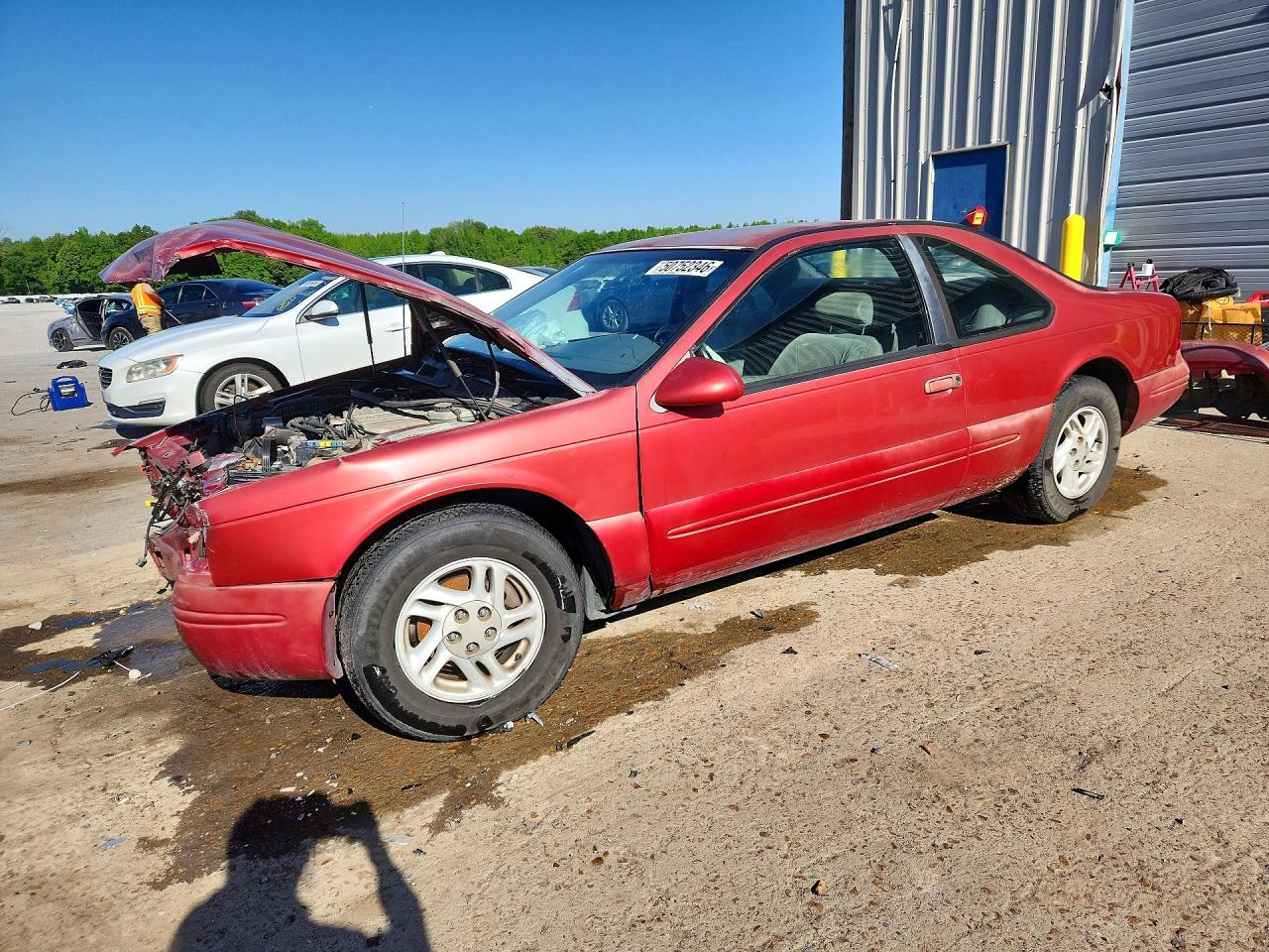 1996 Ford Thunderbird LX, VIN 1FALP624XTH138524 — Front end