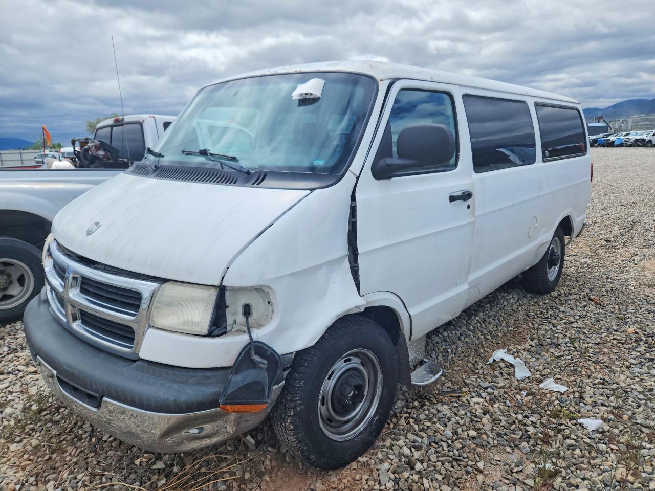 1998 Dodge Passenger, VIN 2B5WB25Z8WK120636 — Side