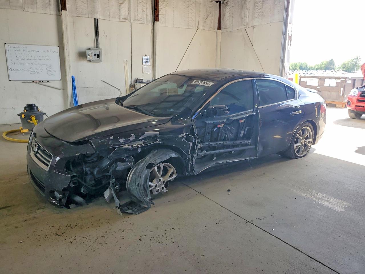 2012 Nissan Maxima SV, VIN 1N4AA5AP7CC801849 — Бок