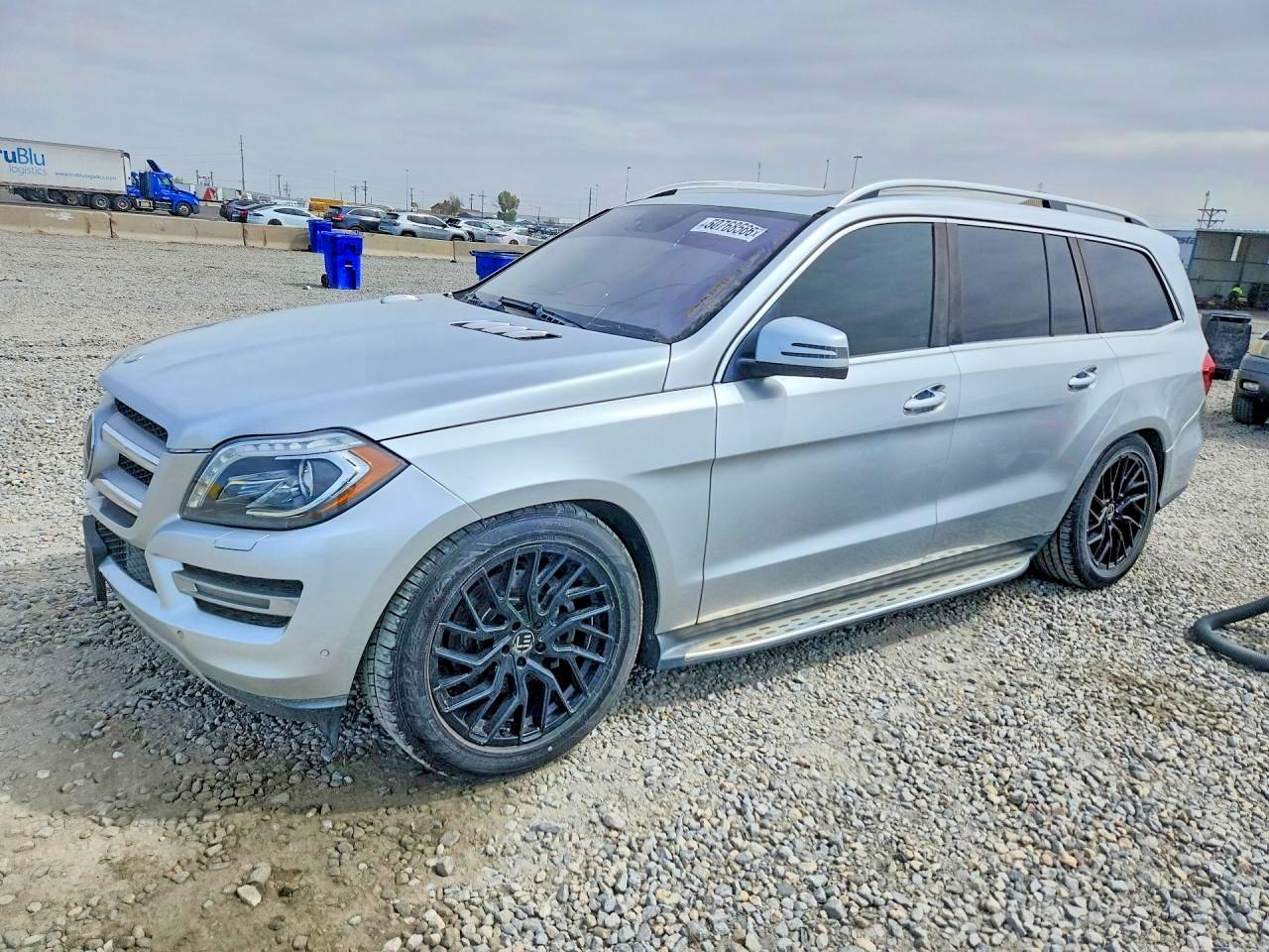 2015 Mercedes-Benz GL 450, VIN 4JGDF6EE7FA500789 — Minor dents and scratches