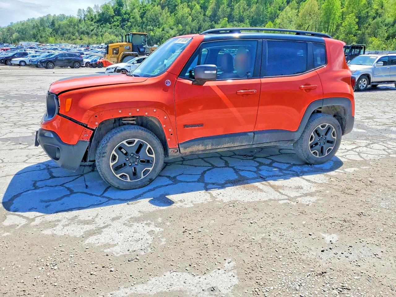 2016 Jeep Renegade Trailhawk, VIN ZACCJBCT8GPD85792 — Front end
