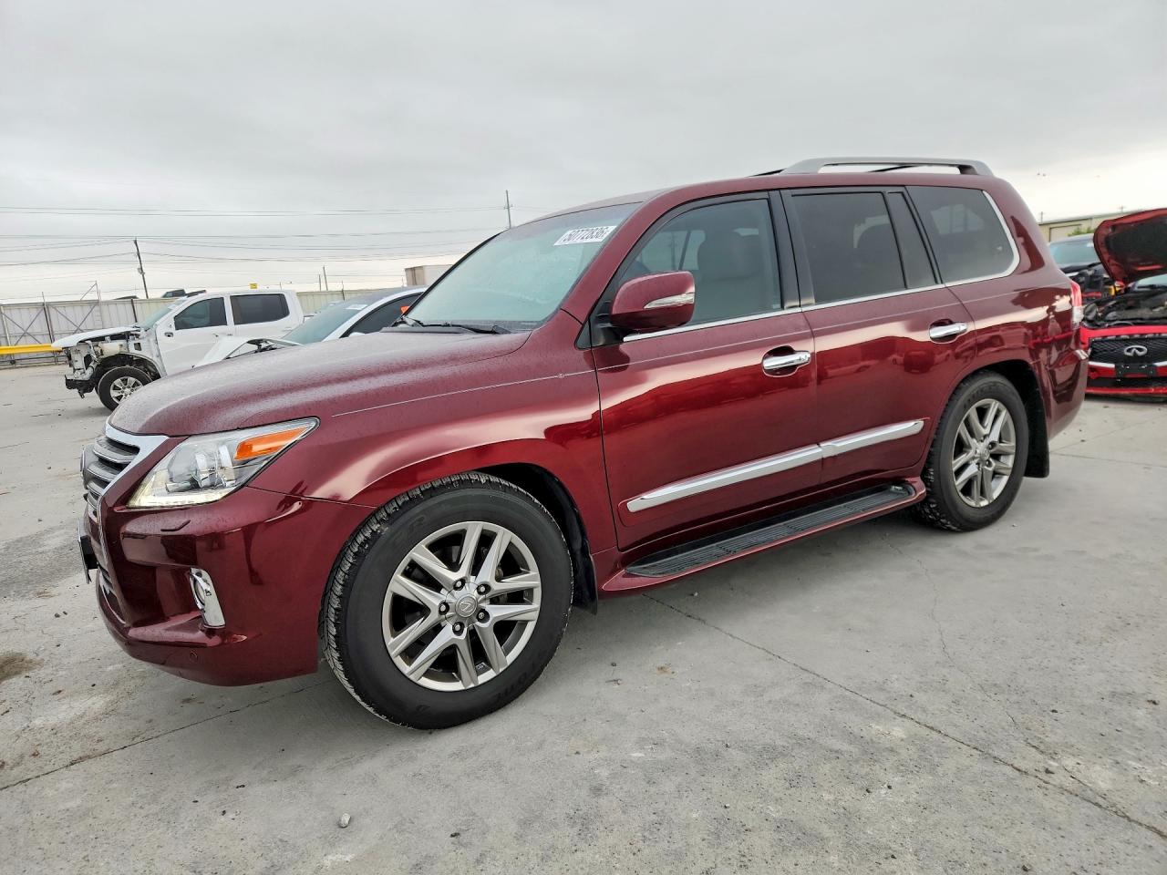 2013 Lexus LX 570, VIN JTJHY7AX9D4105325 — Бок
