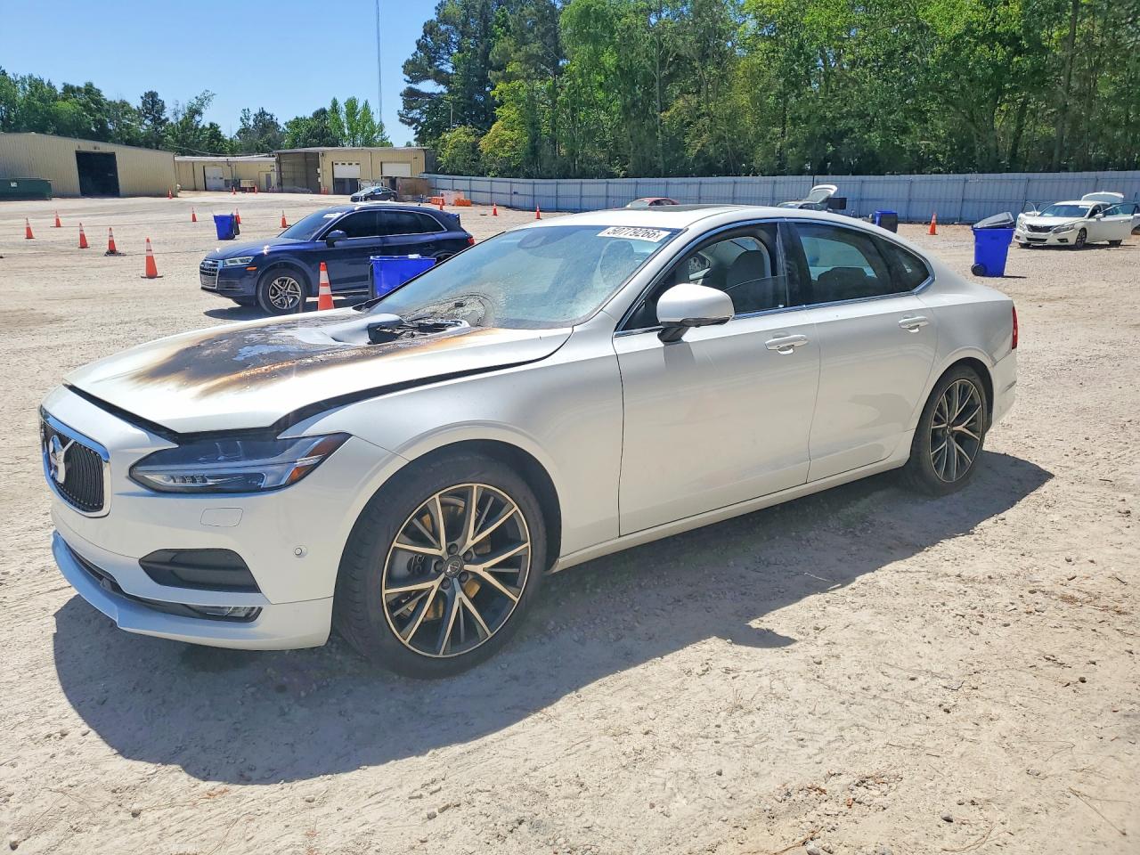 2017 Volvo S90 Momentum, VIN YV1A22MK1H1010302 — Пожар