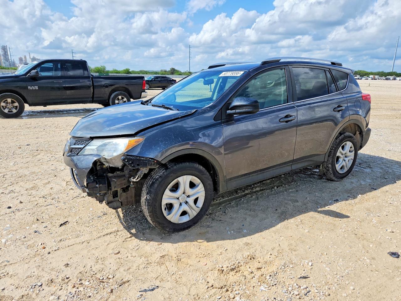 2015 Toyota RAV4 LE, VIN JTMZFREV8FJ030624 — Front end
