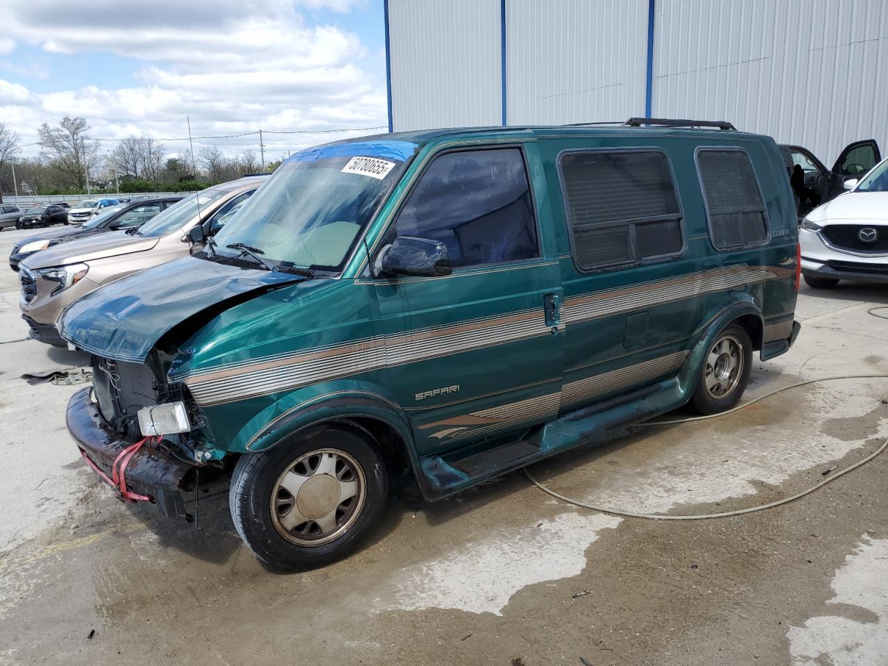 1998 GMC Safari Cargo YF7, VIN 1GDDM19WXWB540497 — Rear end