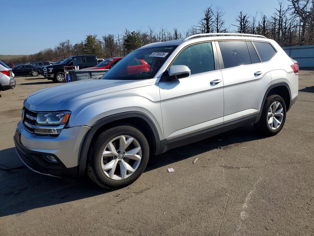 2018 Volkswagen Atlas SEL, VIN 1V2MR2CA3JC532493 — Front end