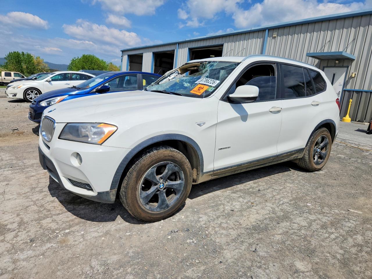 2012 BMW X3 28i, VIN 5UXWX5C57CL717250 — Бок
