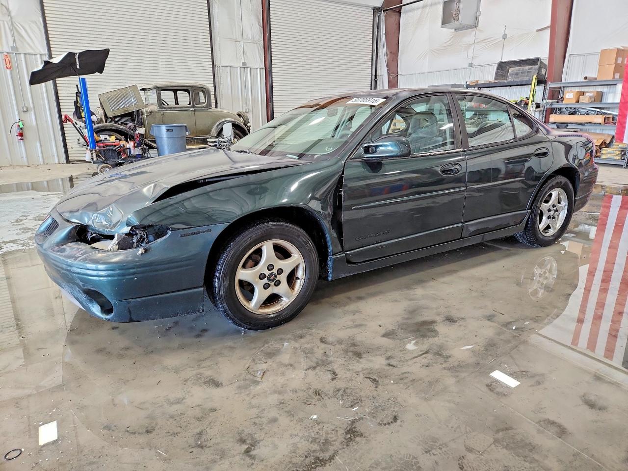 1999 Pontiac Grand Prix GT, VIN 1G2WP52K2XF255732 — Front end
