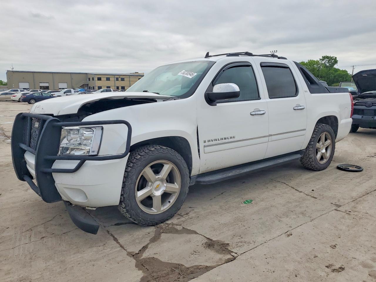 2009 Chevrolet Avalanche LTZ, VIN 3GNFK32009G172466 — Front end