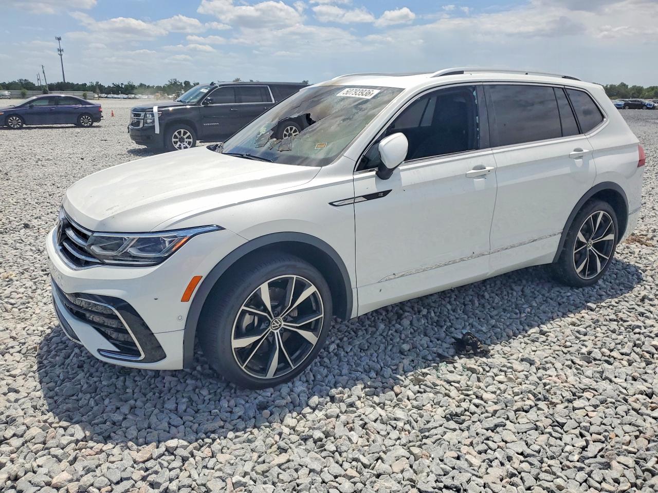 2023 Volkswagen Tiguan SEL R-Line, VIN 3VV4B7AX1PM020928 — Burn