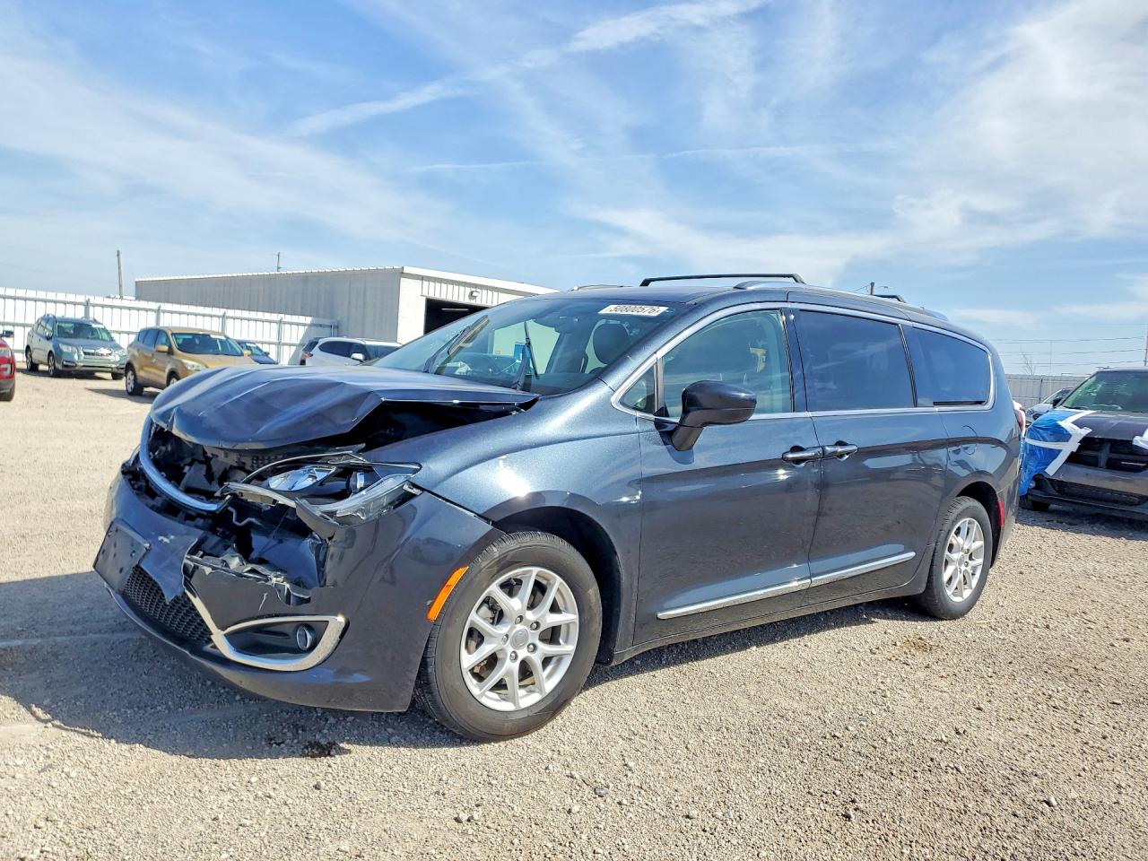 2020 Chrysler Pacifica Touring L, VIN 2C4RC1BG6LR280368 — Front end
