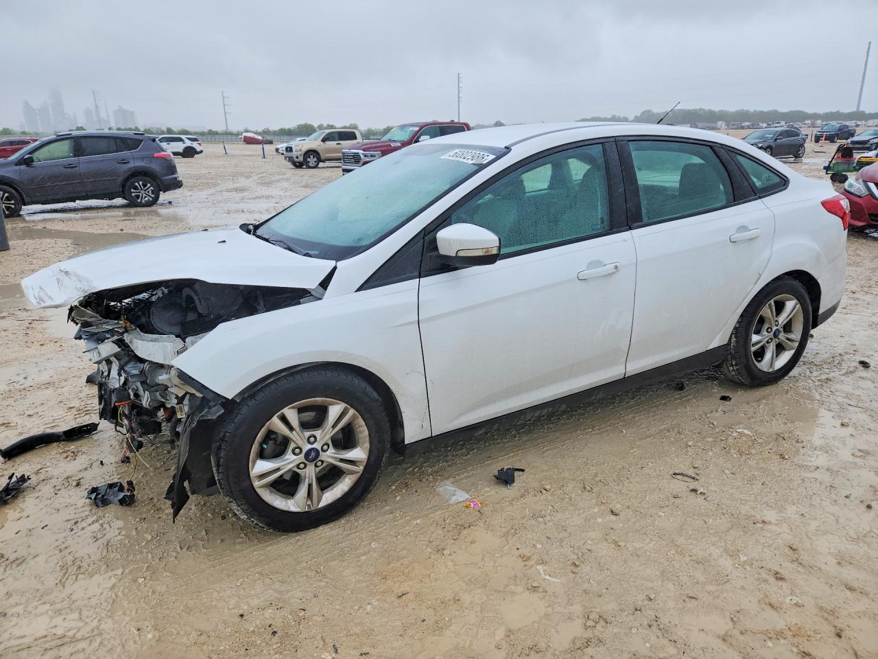 2013 Ford Focus SE, VIN 1FADP3F22DL381187 — Front end