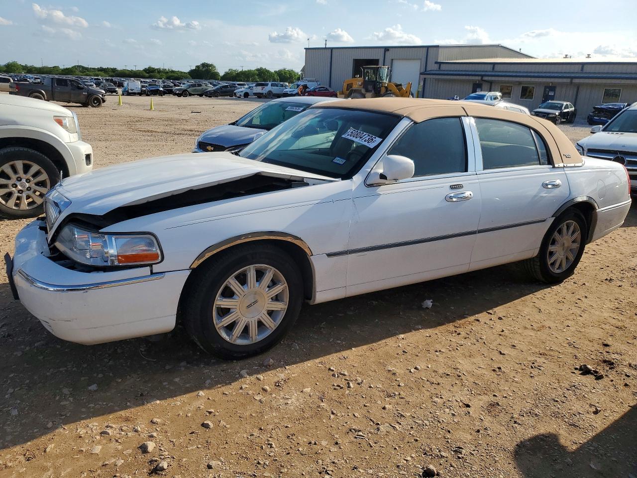 2011 Lincoln Town Car Signature Limited, VIN 2LNBL8CV6BX755658 — Front end