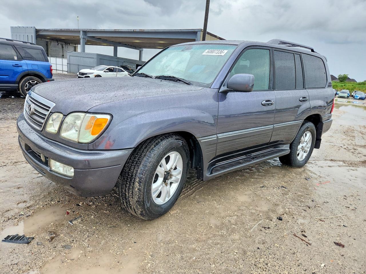2004 Lexus LX 470, VIN JTJHT00W943547090 — Rear end