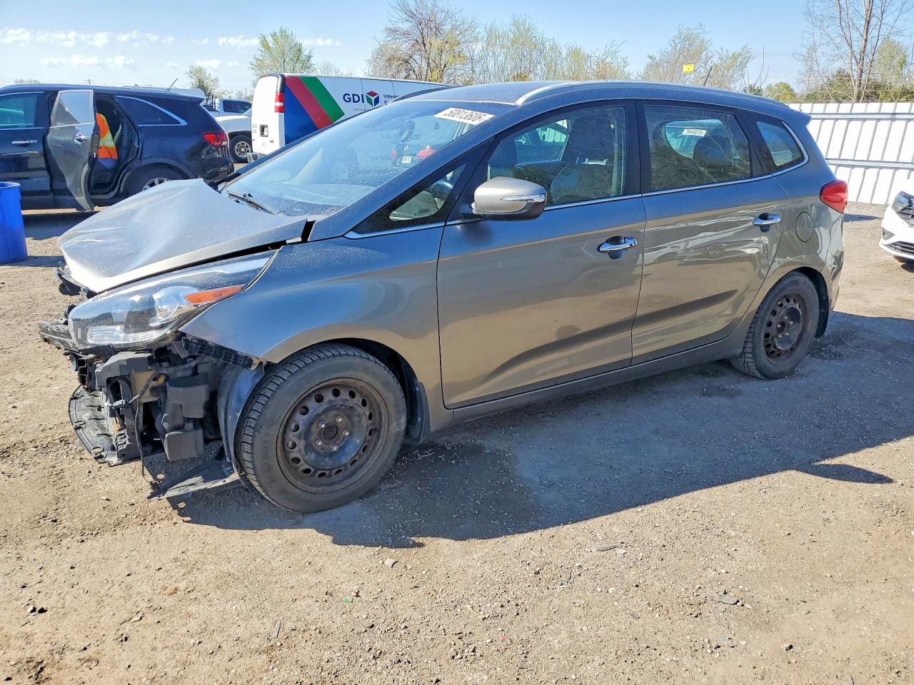 2014 Kia Rondo EX, VIN KNAHU8A33E7046187 — Front end